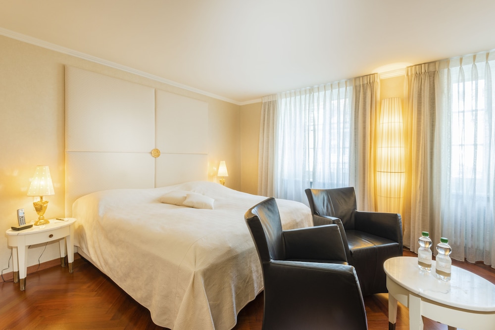 Hotel des Balances 12/29