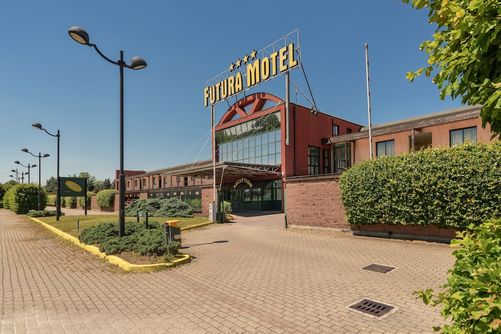 Futura Motel 22/27