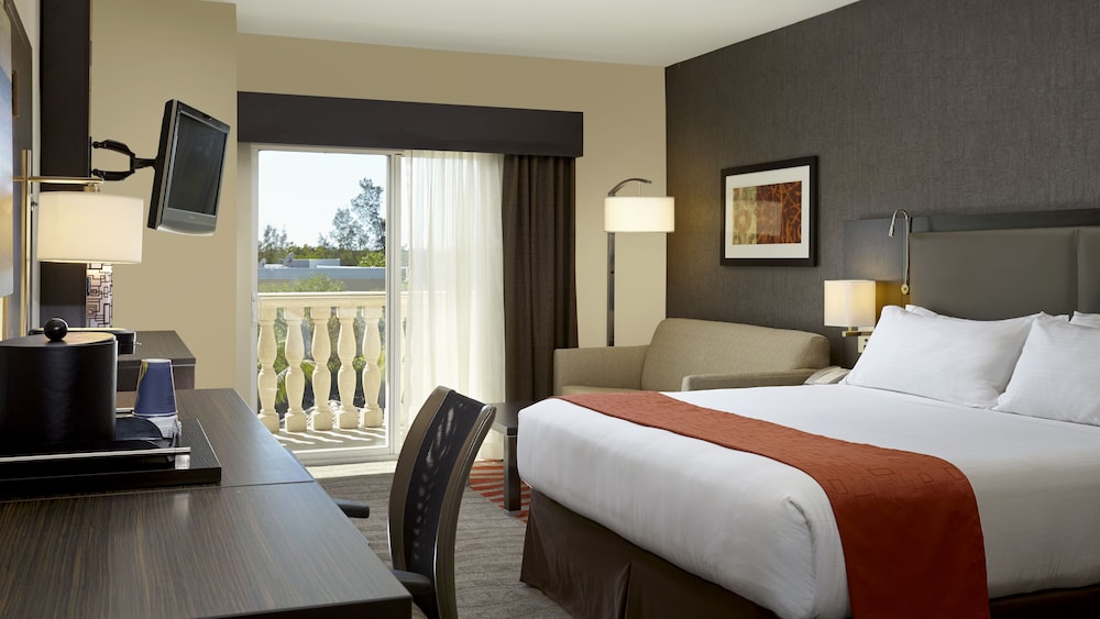 Holiday Inn Express and Suites Naples Downtown 22/64