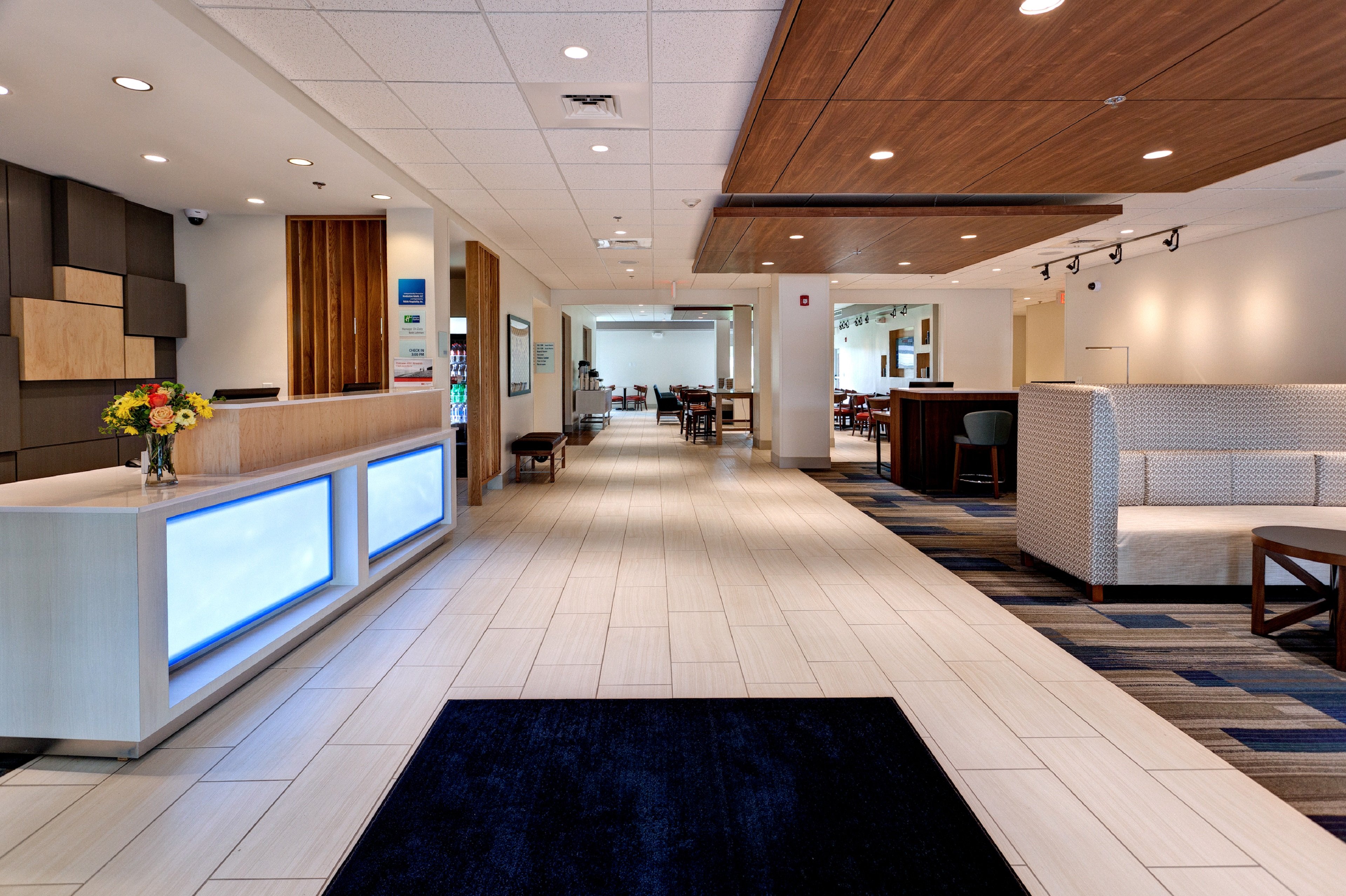 Holiday Inn Express And Suites Manhattan 5/55