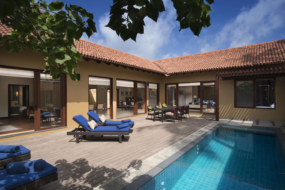 Anantara Kalutara Resort in KALUTARA