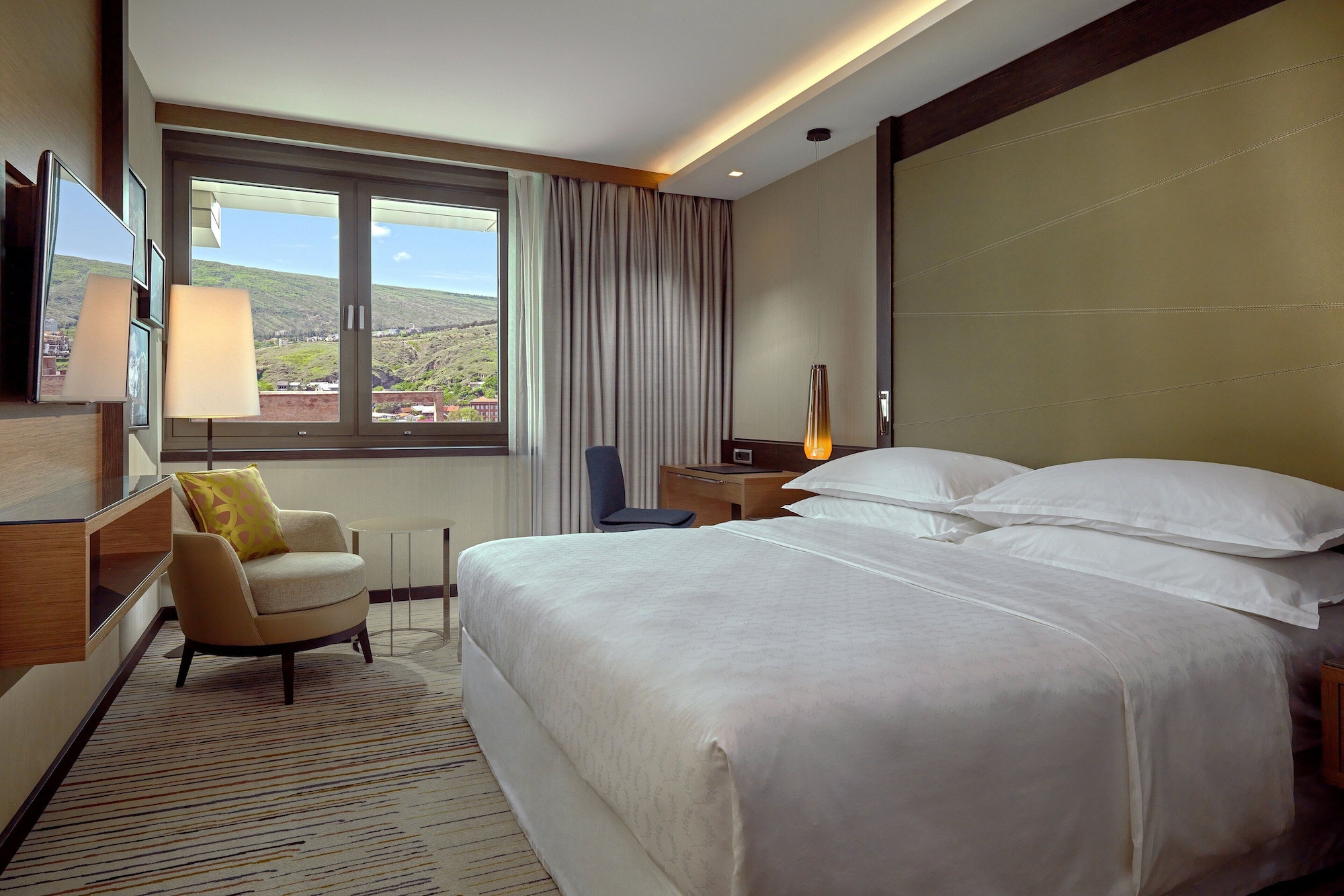 Deluxe King Room: