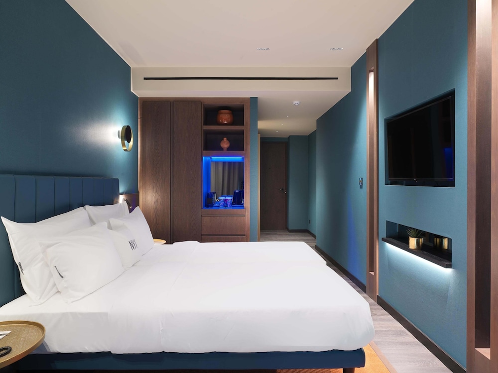 Deluxe Acropolis Room with Lounge Access