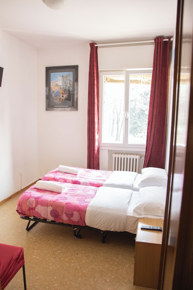 Standard, Double Bed, City View, Shared Bathroom