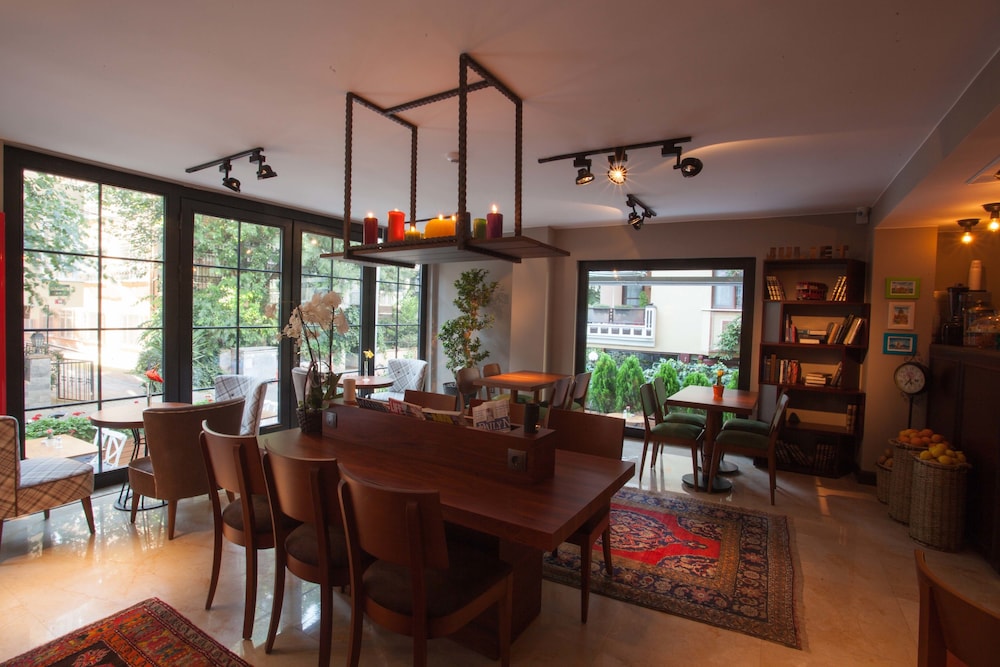 Juliet Rooms & Kitchen 20/36