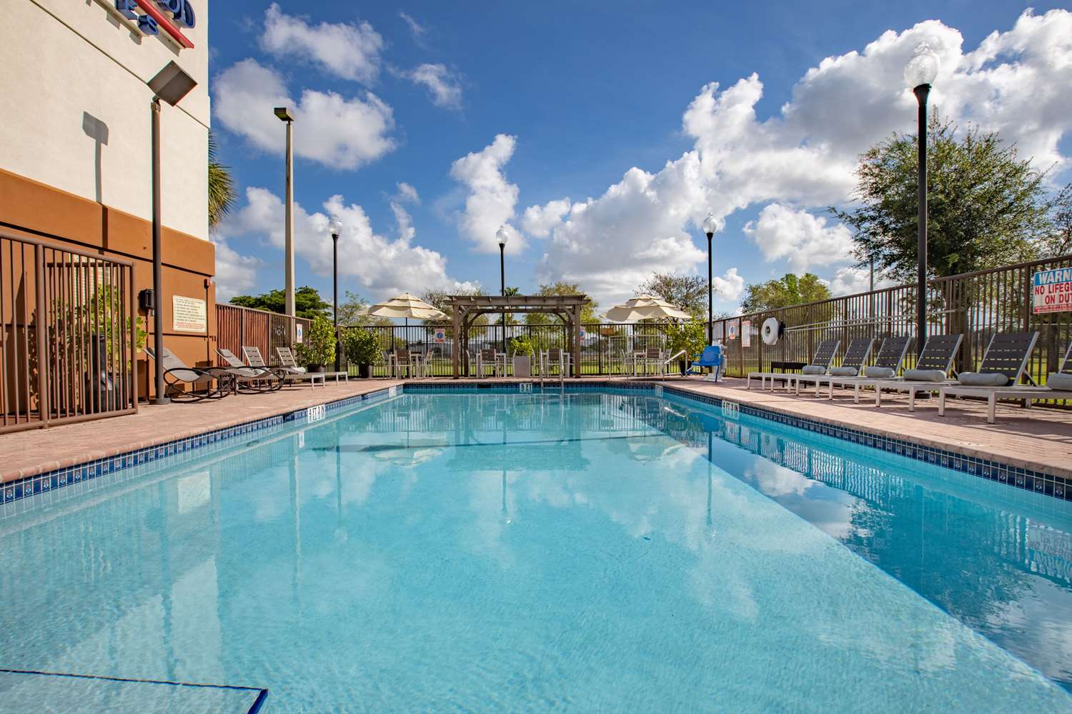 Sonesta Simply Suites Miami Airport Doral 10/16