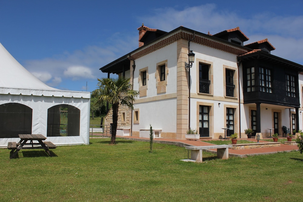LA CASONA DE LA ROZA 43/48