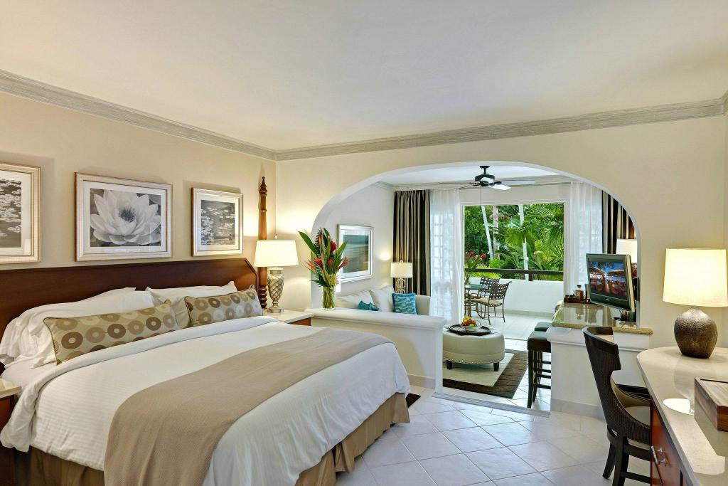 Junior Suite, King Bed, Garden or Pool View, Garden View, Sofa, Balcony