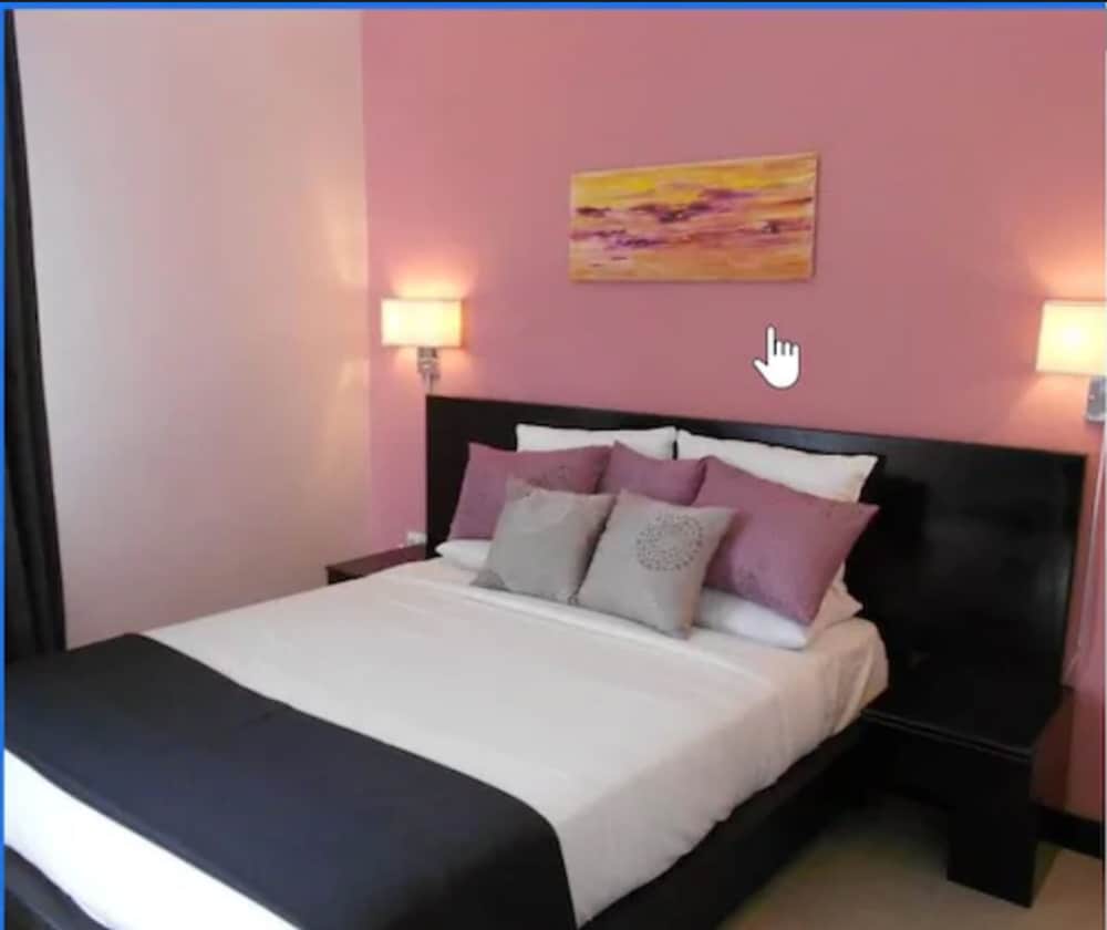 Deluxe, Queen Bed