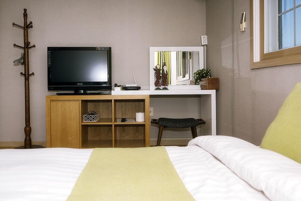 Tongyeong Mongdol House Pension 24/50
