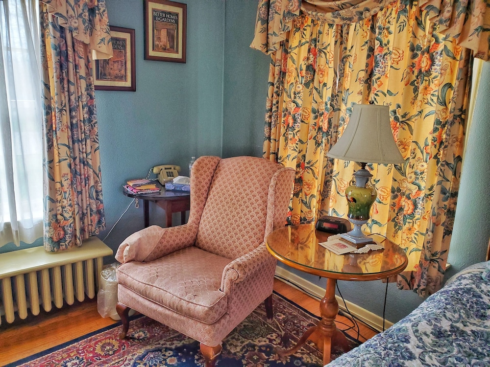 Montague Inn 48/73