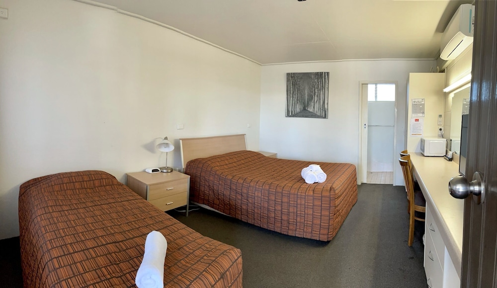 Gladstone CBD Motel 7/13