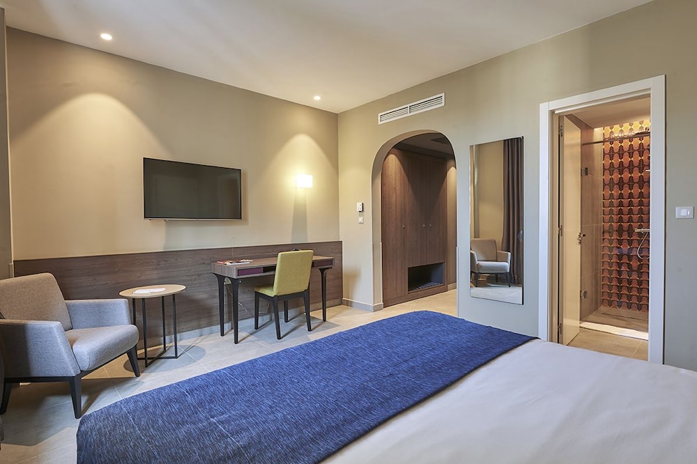 M Suite Hotel 17/50