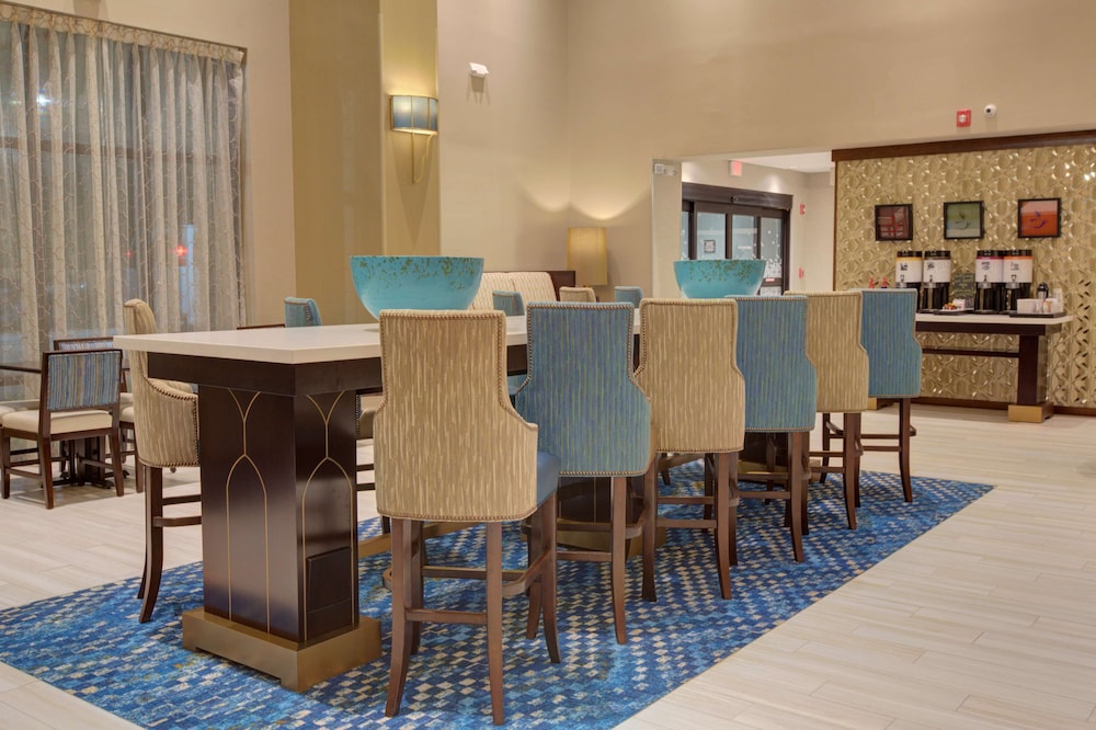 Hampton Inn And Suites Tampa Busch Gardens Area 33/46