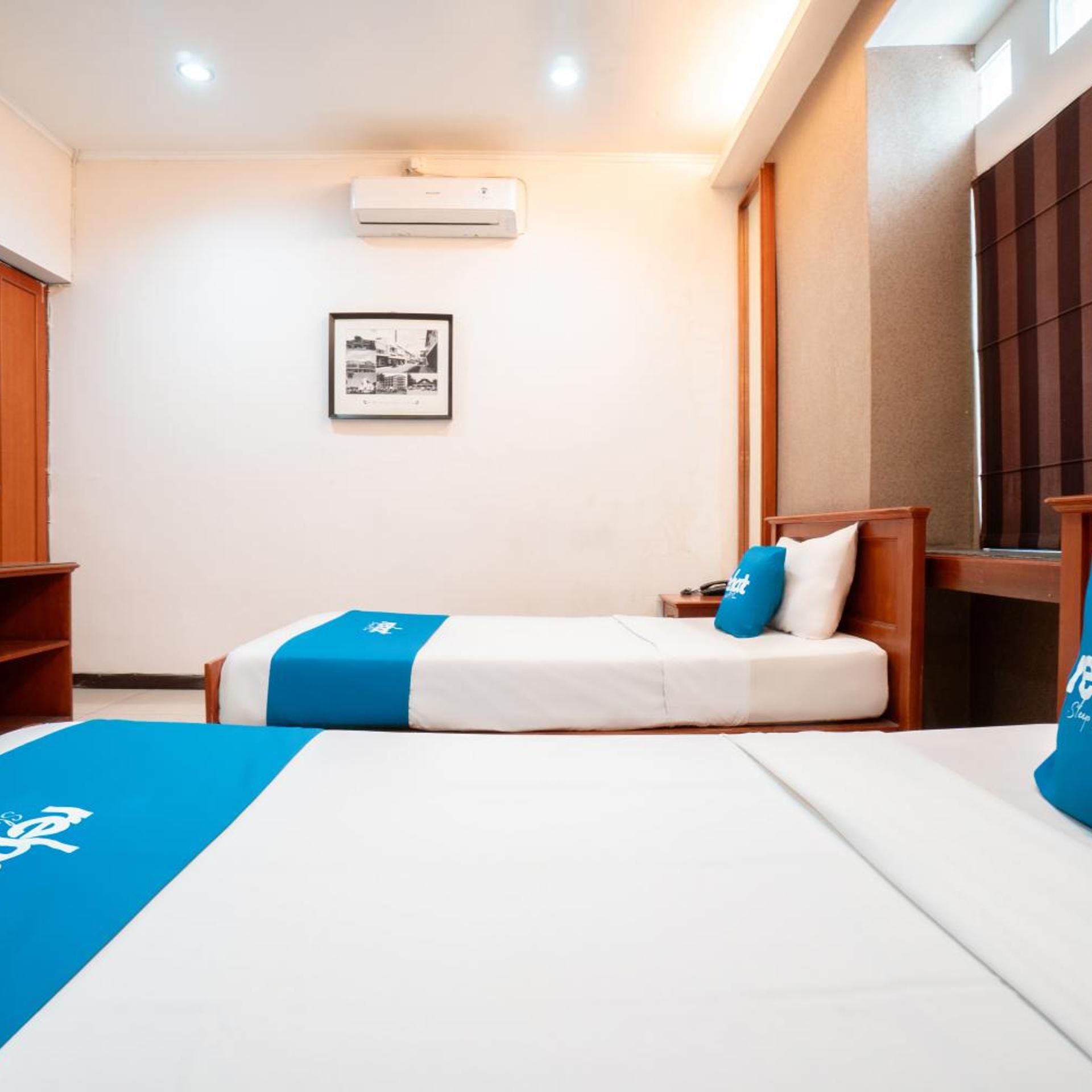 Deluxe, Twin Beds