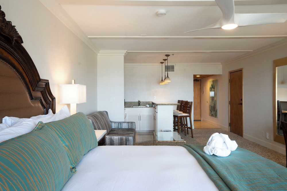 JUNIOR SUITE, KING BED, OCEAN VIEW, SOFA