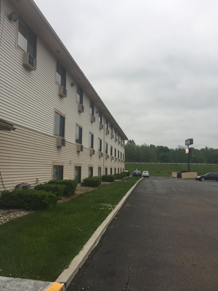 Travelodge By Wyndham Battle Creek 3/18