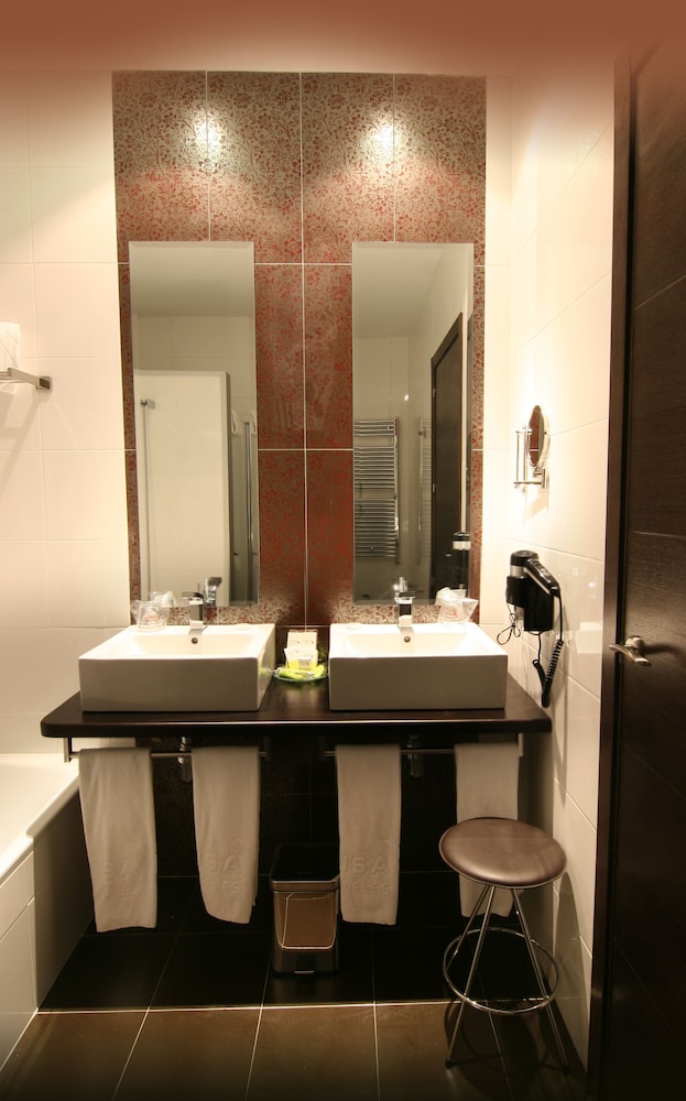 Gran Hotel Don Manuel 50/56