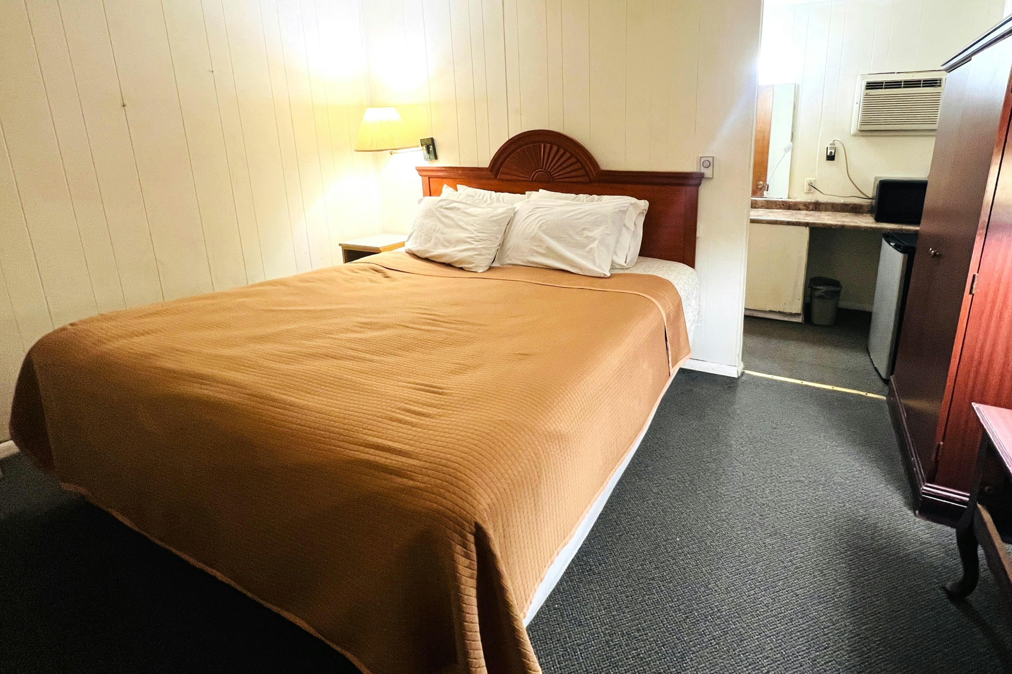 Sparta Motel Near St. Louis / Mississippi River IL 8/27