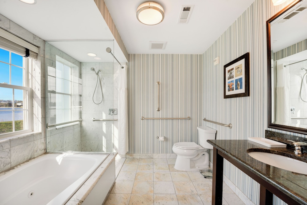 Newport Beach Hotel Suites 69/69