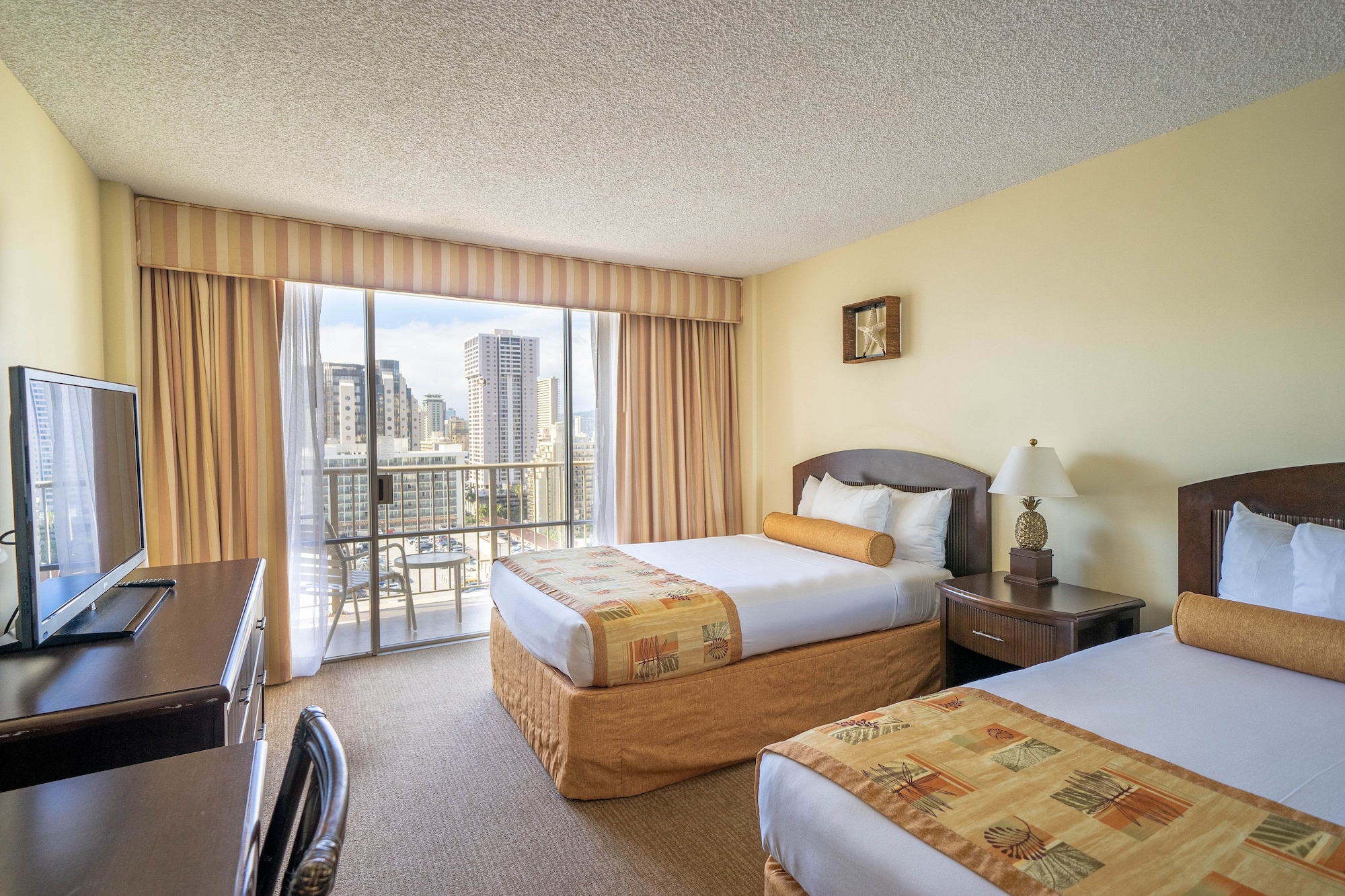 1 BEDROOM, SUITE, 2 DOUBLE BEDS, PARTIAL OCEAN VIEW