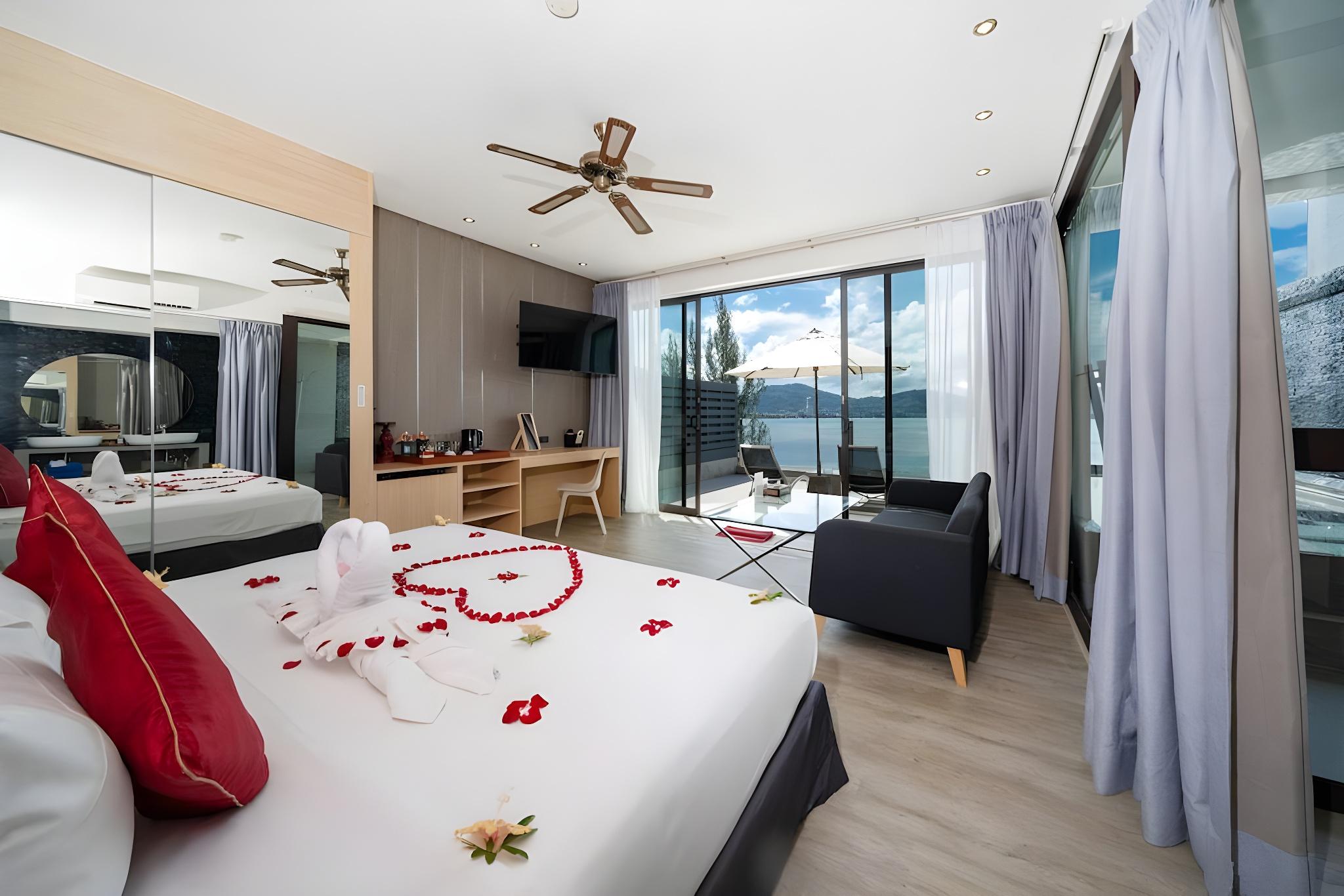 Deluxe, Ocean Front