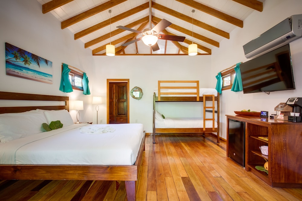 Mariposa Beach Suites 6/50