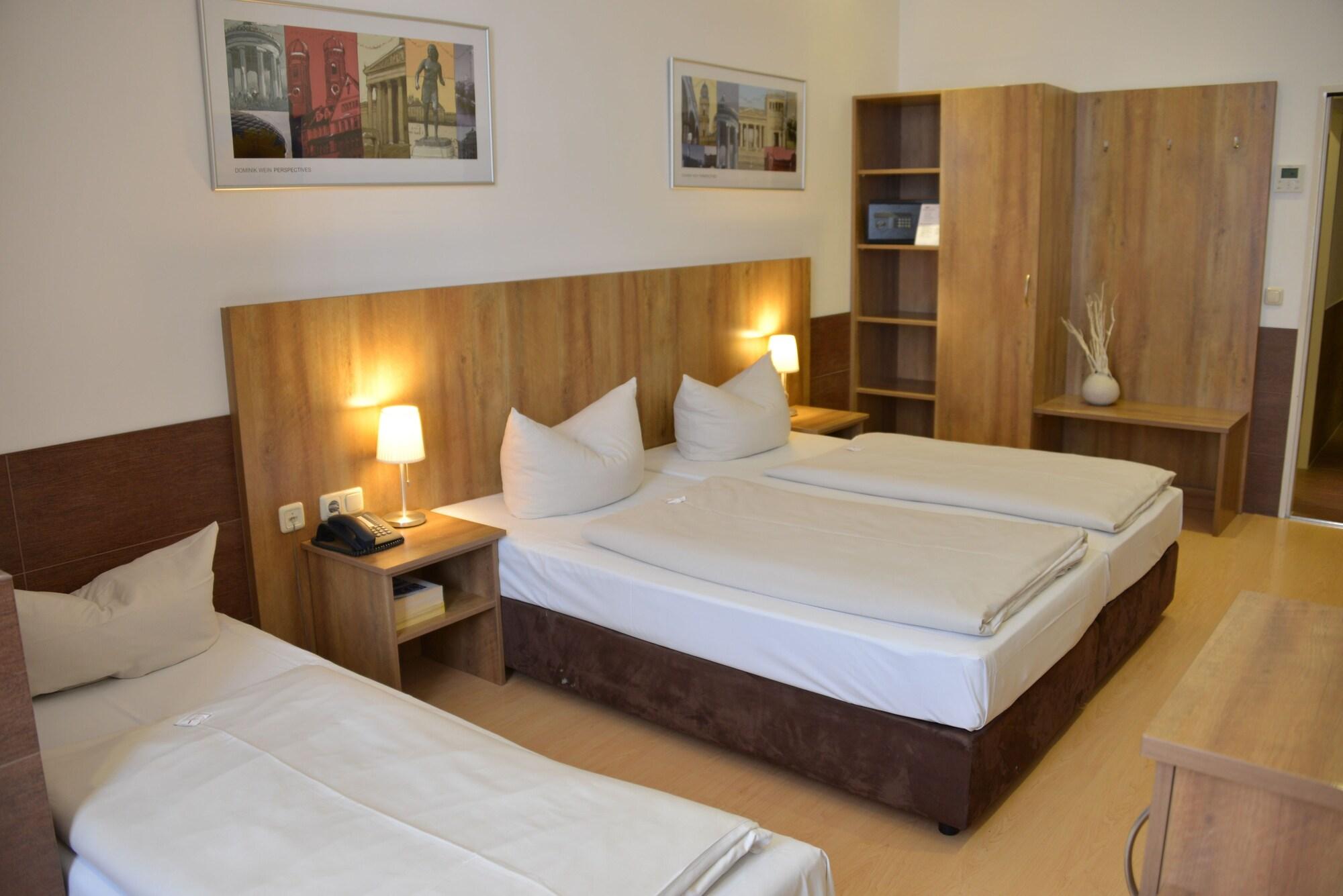 غرفة قياسية ثلاثية، Arthotel Munich 3/10