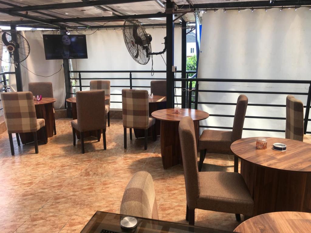 Momak 5 Hotel And Suites 15/18