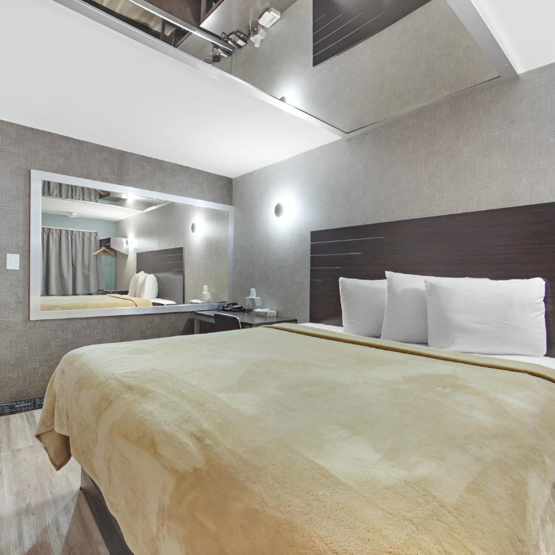Hotel OPUS Bronx Near Bay Plaza Mall 20/46