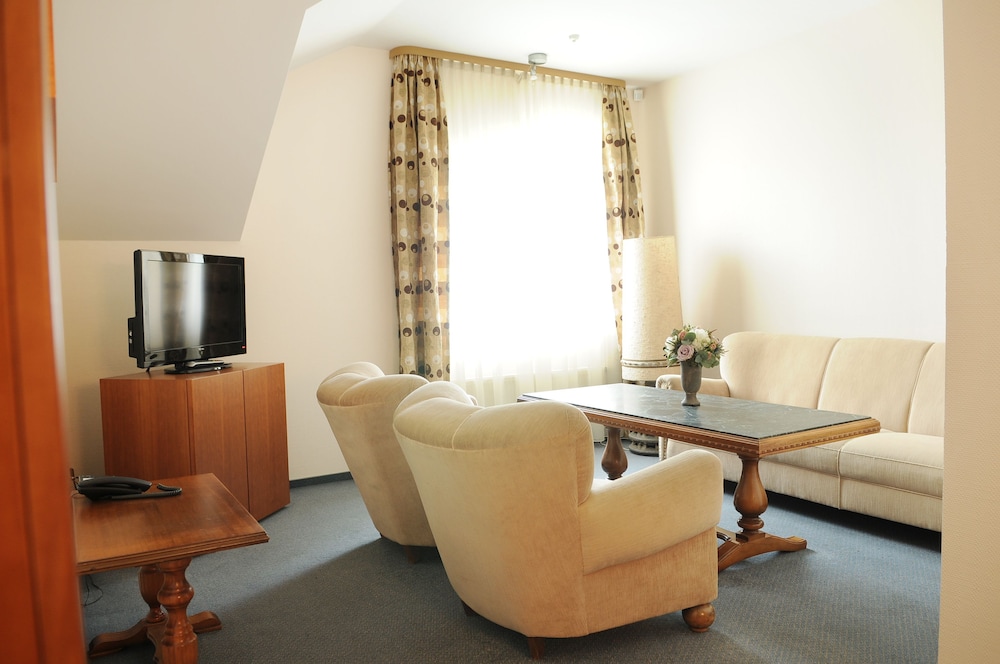 AMICUS HOTEL 31/42