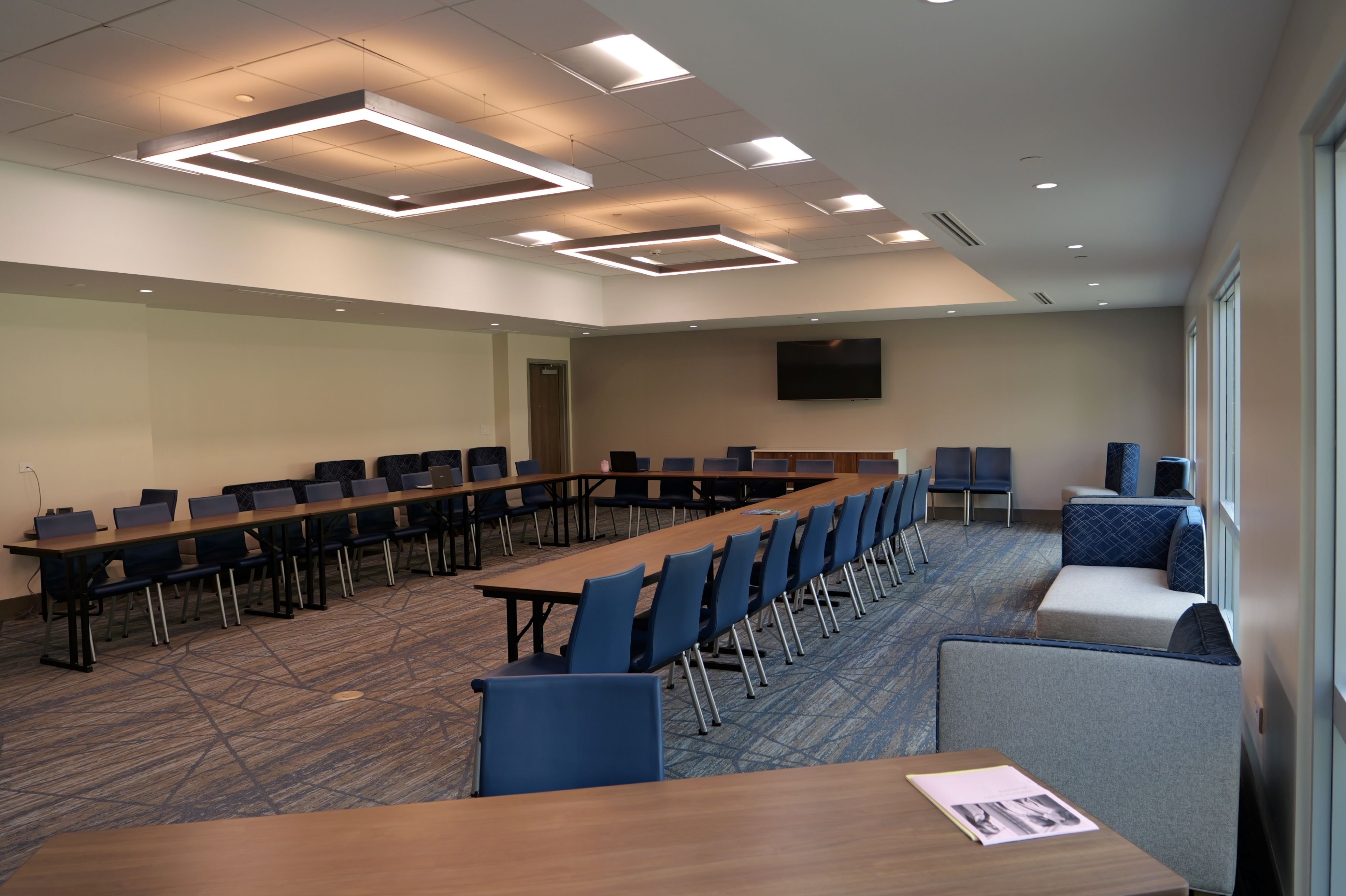 Holiday Inn Express & Suites DIAMOND 45/59