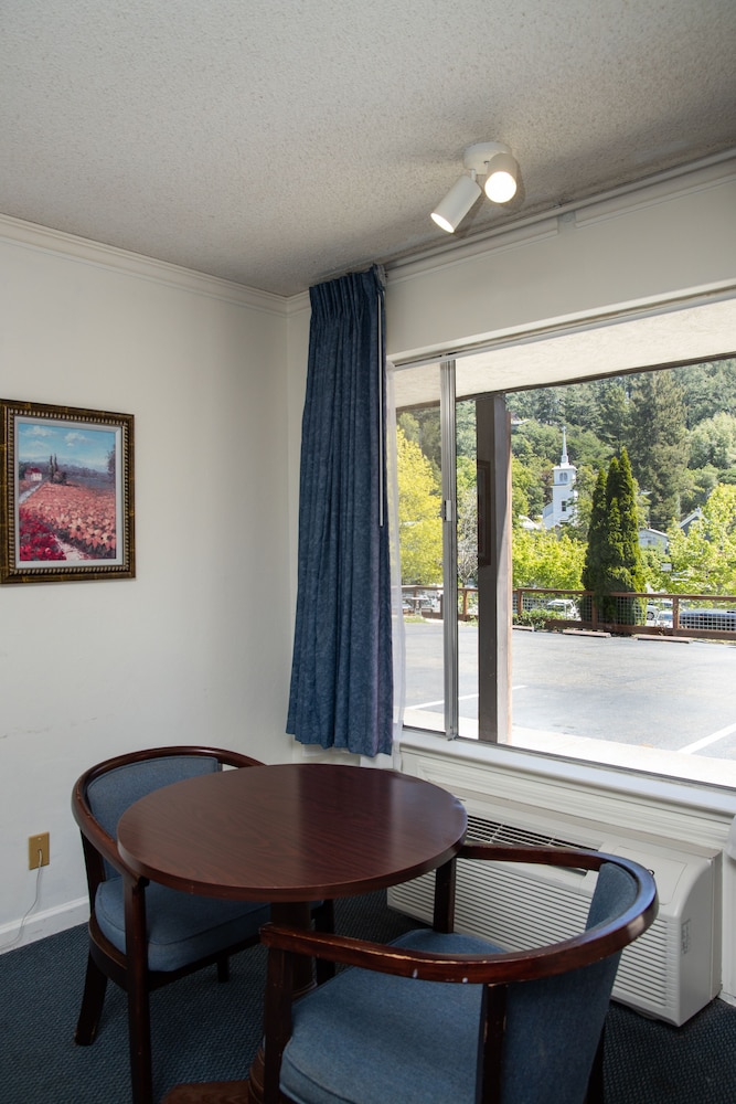 The Occidental Lodge 39/55
