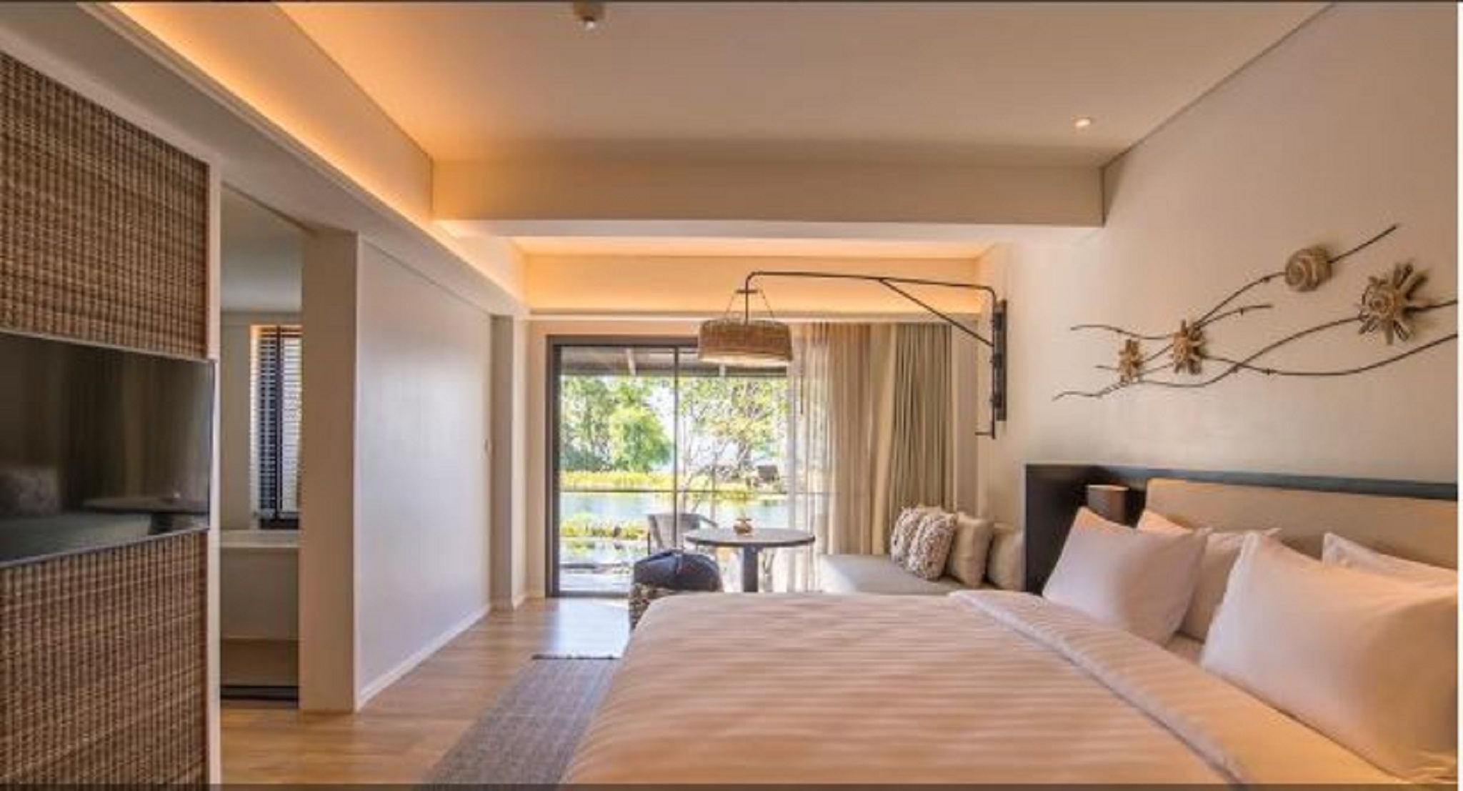 Sea View Pool Access