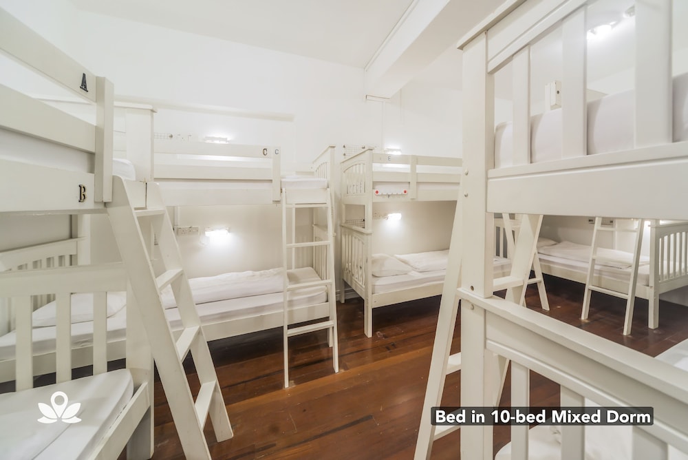 BEAT. Arts Hostel Chinatown 33/41