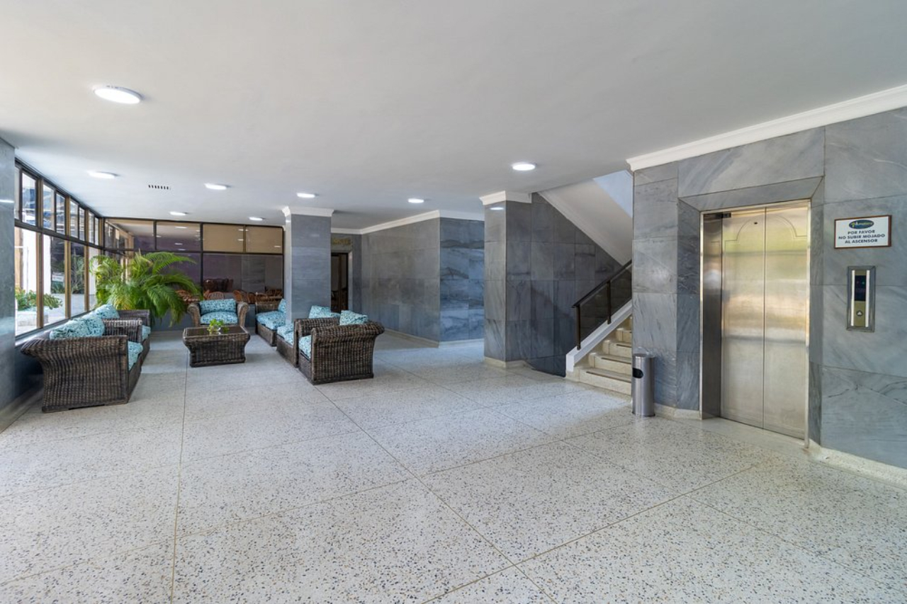 Hotel Axis Inn By GEH Suites 7/30