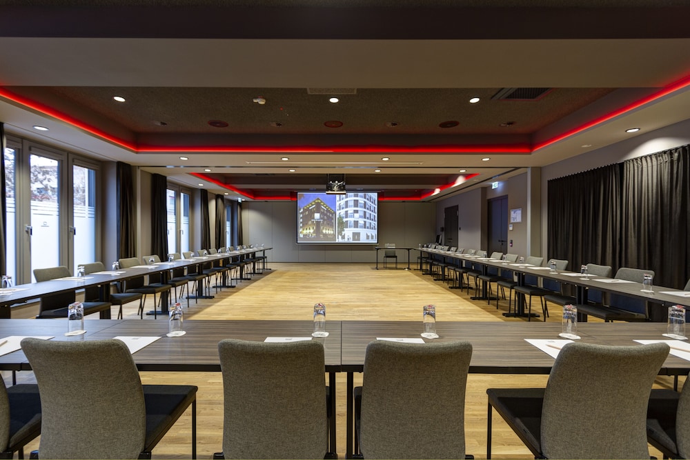 Qube Hotel Bahnstadt 41/49