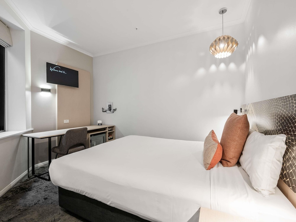 STANDARD, QUEEN BED