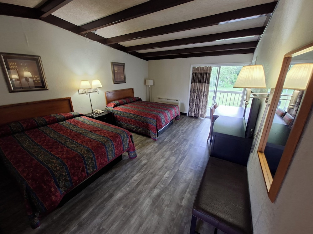 Hometown Inn Staunton VA near Hwy 11 22/50