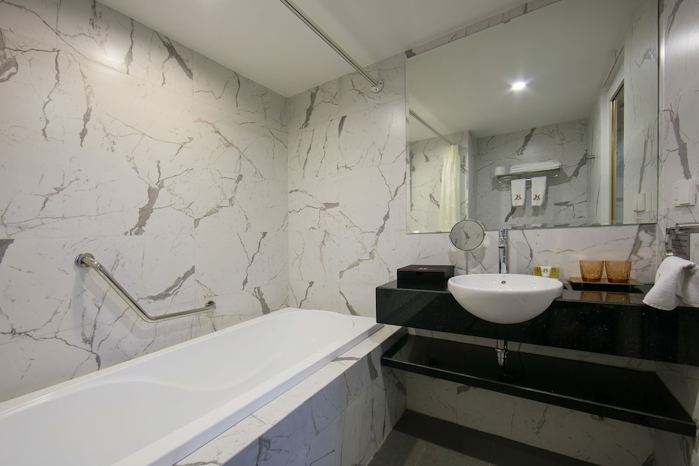 Hanoi Allure Hotel 58/60
