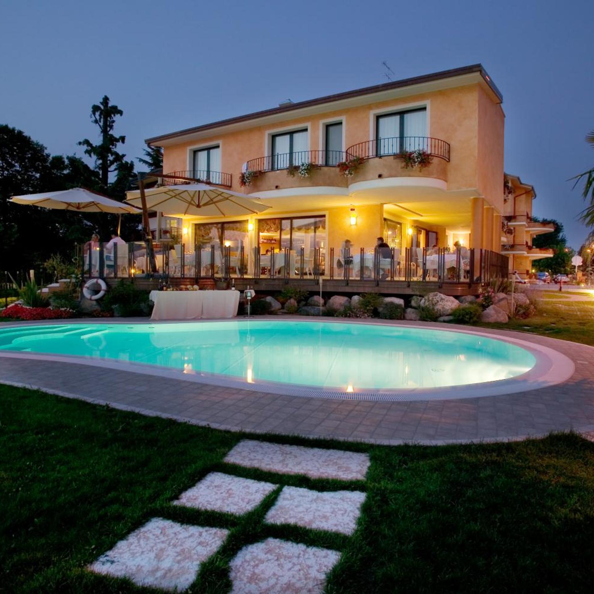 Hotel La Rondine 5/50