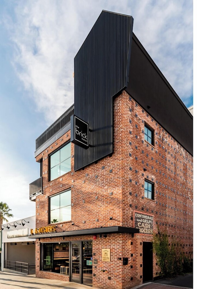 The Brick Hotel 2/50