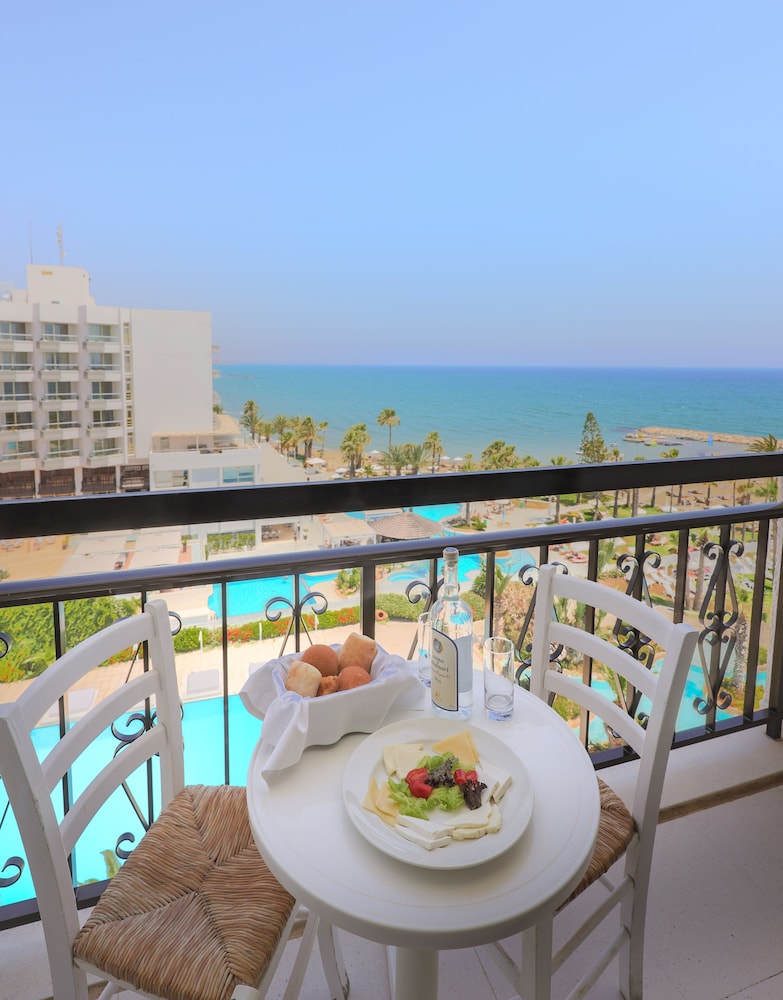 Sandy Beach Hotel & Spa 44/66
