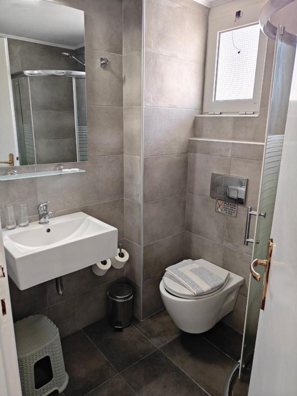Karis Hotel 44/50