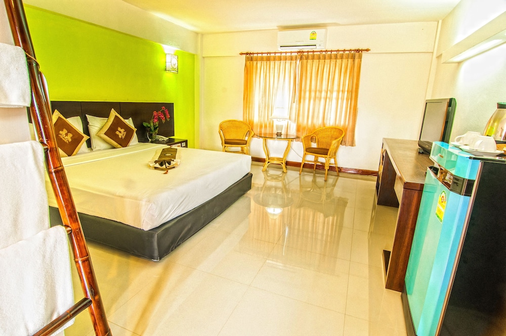 Nak Nakara Hotel 17/74