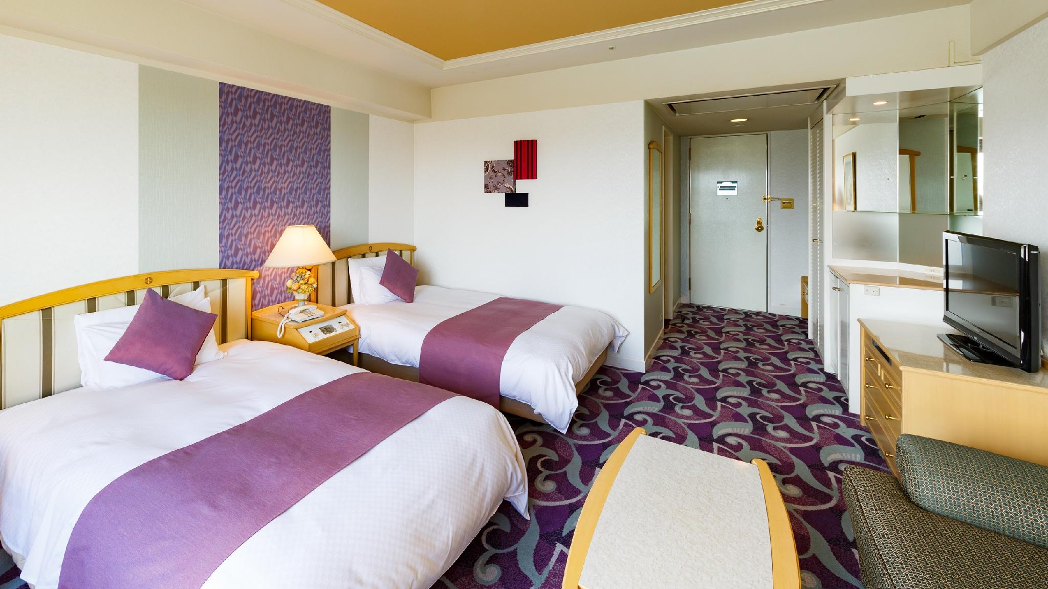 Superior, Twin Beds, East Wing, Smoking