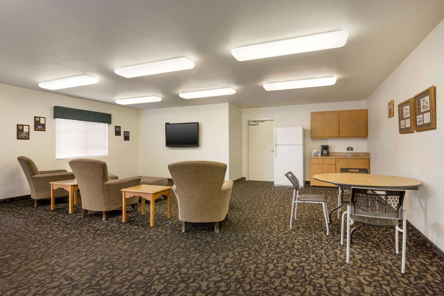 Travelodge By Wyndham Alpine 8/11