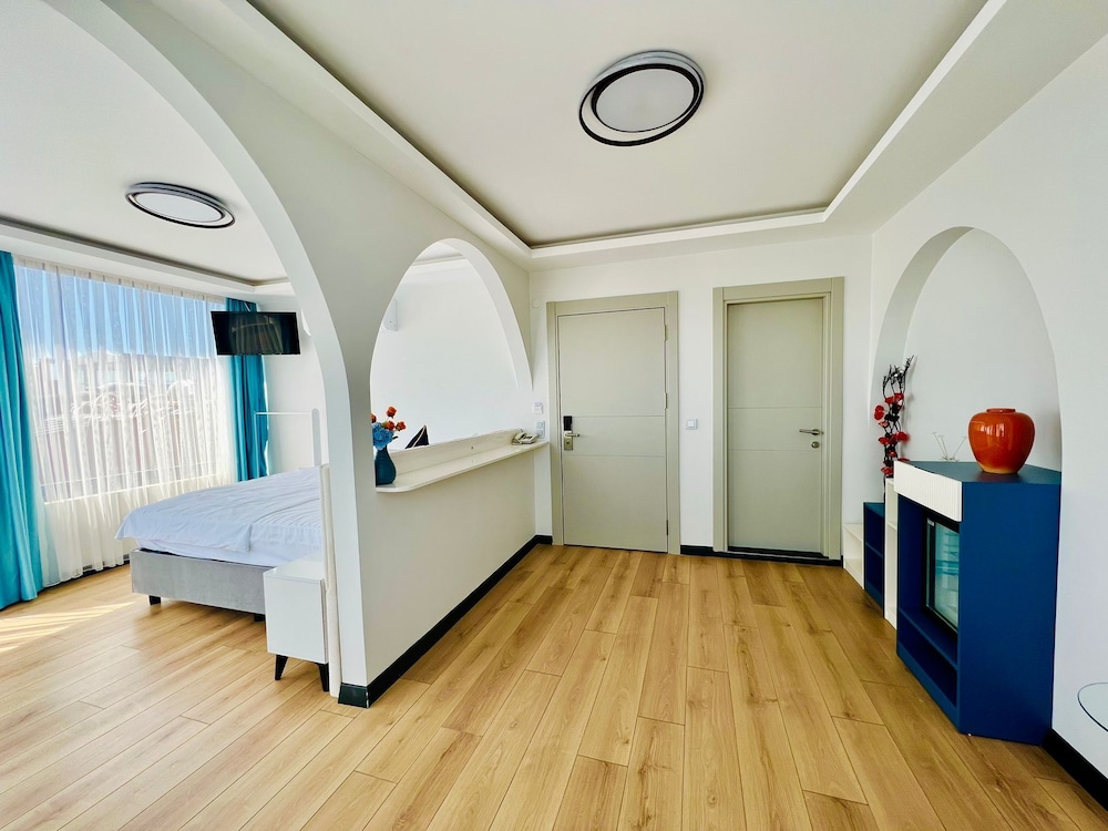 Apex Hotel 38/64