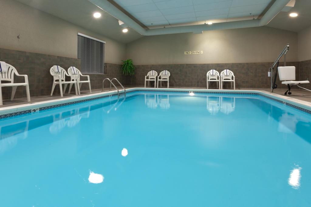 Country Inn & Suites by Radisson Holland, MI 21/42