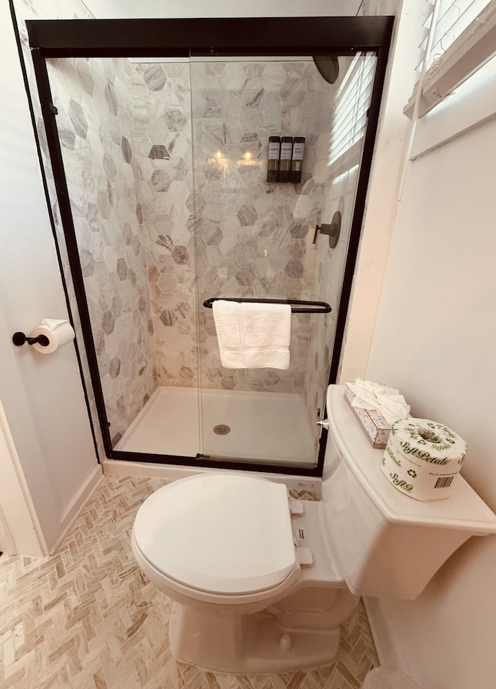 Heron House Court - Adult Only 64/65